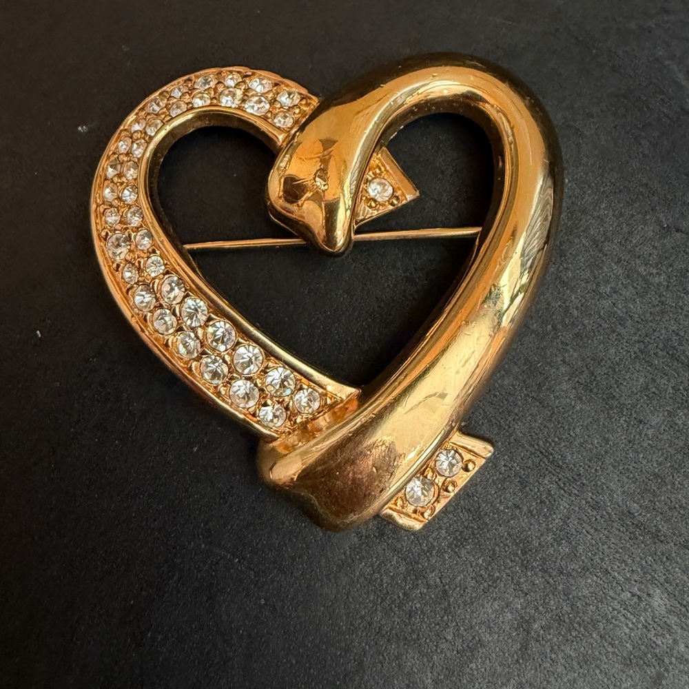 Vintage Signed Swarovski Swan Clear Crystal Gold Tone Heart Pin Brooch EUC